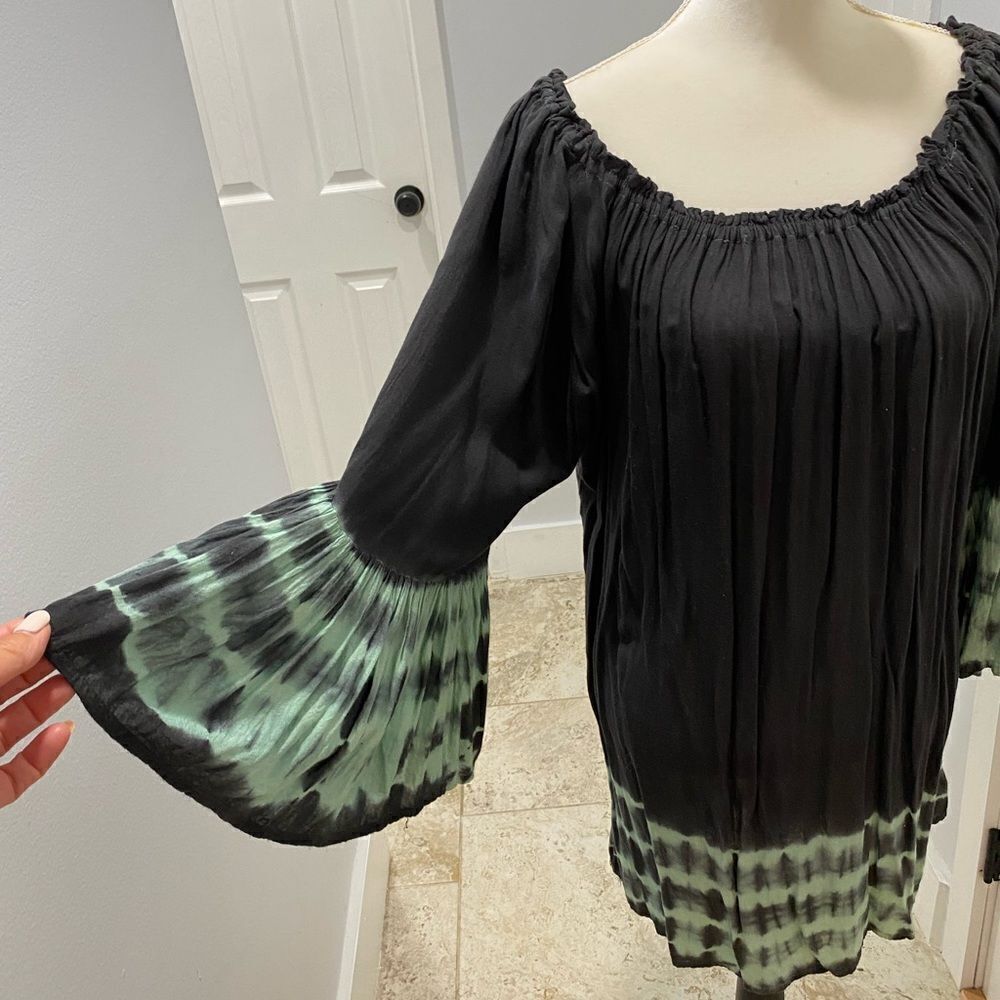 Ladies Dress - Picture 2 of 4